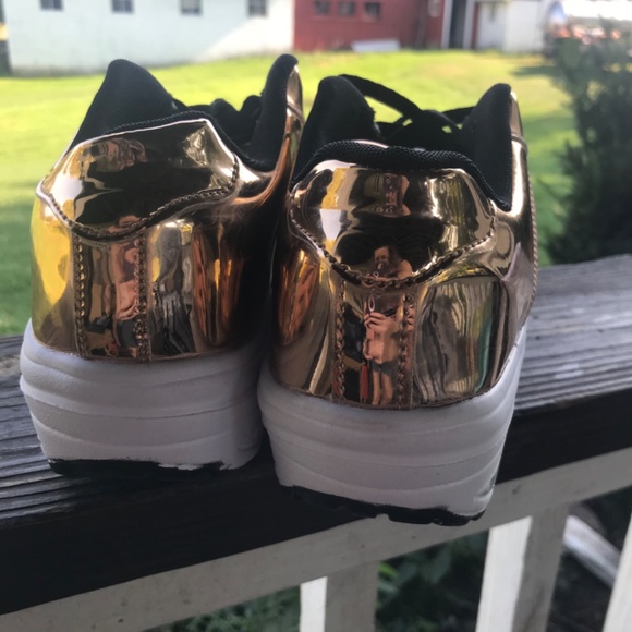 🍁5/30$!! NWOT Gold & Glitter Rounded Bottom Sneakers - Picture 6 of 12